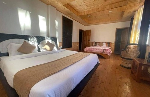 Cheog Hotel | Family-Friendly Triple Room at Norvin Homes with Breakfast