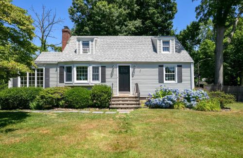 Norwalk House | Family-Friendly Norwalk Retreat with Pet Welcomes