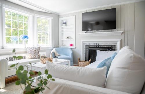 Norwalk House | Family-Friendly Norwalk Retreat with Pet Welcomes