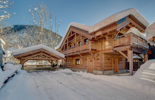 Morzine Ski Chalet | Nosefosa - New Chalet with Pool, Spa & Perfect 10 Rating