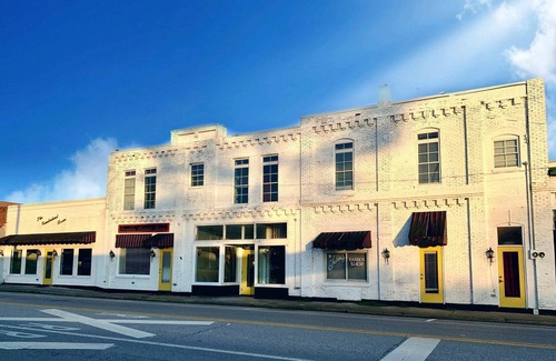 Cowan House | Nostalgic En Suite Room in Historic Railroad Inn