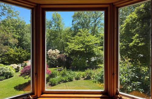 Halifax House | Inviting Nostalgic Home with Ocean View & Spa Amenities