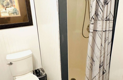 Canton Cabin | Nostalgic Fun in Canton, TX - Sleeps 5
