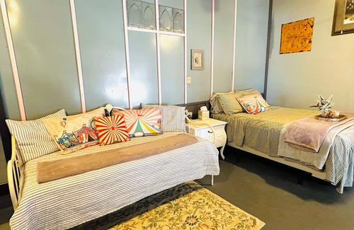 Canton Cabin | Nostalgic Fun in Canton, TX - Sleeps 5