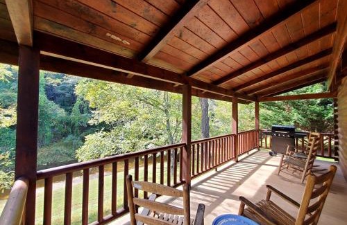 Galax House | Nostalgic Riverside Cabin Haven Near New River, Virginia