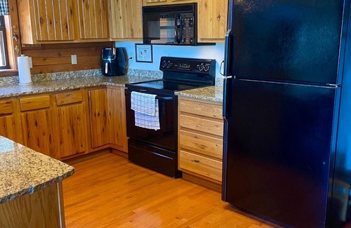 Murphy Ski Chalet | Family Cabin with Mountain Views and Pet-Friendly Amenities