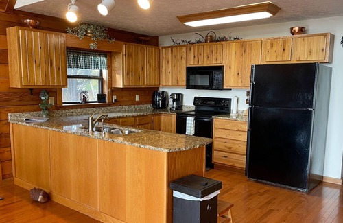 Murphy Ski Chalet | Family Cabin with Mountain Views and Pet-Friendly Amenities
