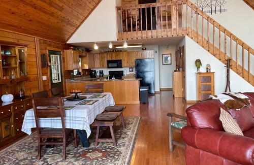 Murphy Ski Chalet | Family Cabin with Mountain Views and Pet-Friendly Amenities
