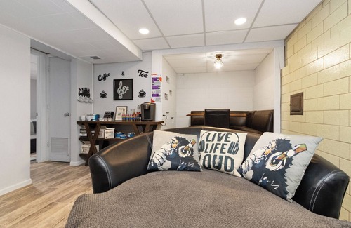 Manhattan Apartment | Note"able Nook Suites: Guest Rated 9.8 with Spa & Kitchen