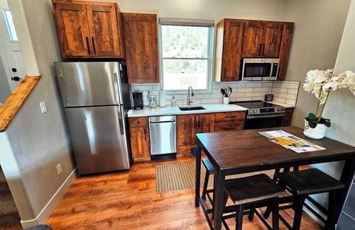 South Fork House | Nothing Compares - Brand New Construction & Luxury, AC, Fiber WIFI. Retreat.