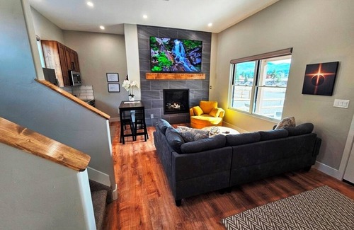 South Fork House | Nothing Compares - Brand New Construction & Luxury, AC, Fiber WIFI. Retreat.