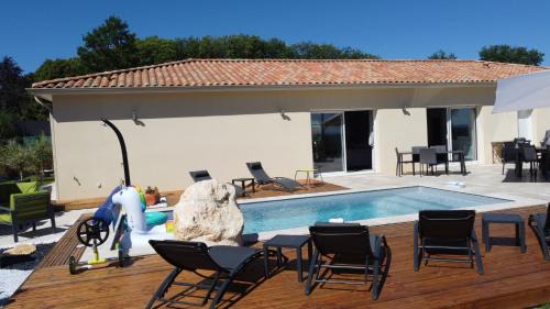 Marcillac-Saint-Quentin Bed & Breakfast | Experience Relaxation at Notre Bastide with Pool and Spa