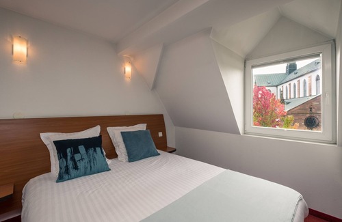 Haguenau Hotel | Discover Notre Dame: Family-Friendly Stay with Great Amenities
