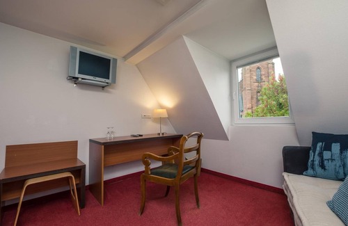 Haguenau Hotel | Discover Notre Dame: Family-Friendly Stay with Great Amenities