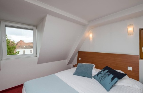 Haguenau Hotel | Discover Notre Dame: Family-Friendly Stay with Great Amenities