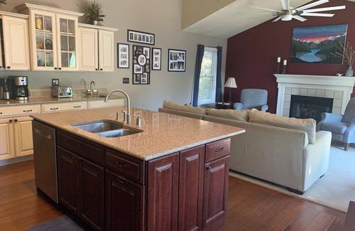 South Bend House | Premier Stay Near Notre Dame with Pool and Spa Access