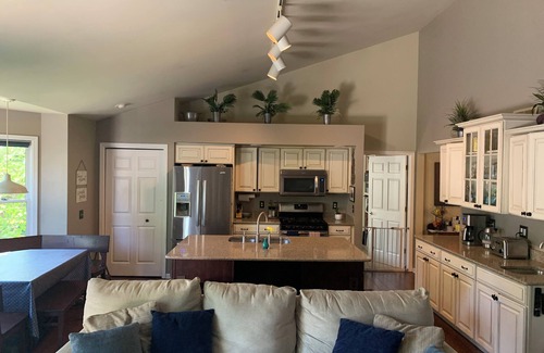 South Bend House | Premier Stay Near Notre Dame with Pool and Spa Access