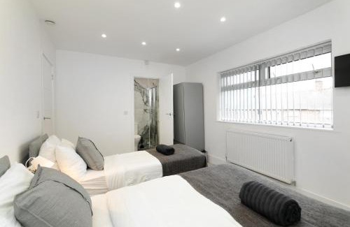 Bramcote House | Nottingham Serviced Accommodations - Pet Friendly & Family-Centric