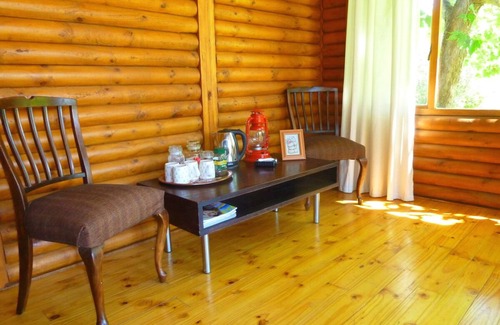 Clarens Cabin | Nougat Cabin: Cozy Log Retreat Near Shops and Dining