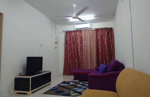 Gambang House | Family-Friendly Nourina Homestay Gambang with Great Reviews