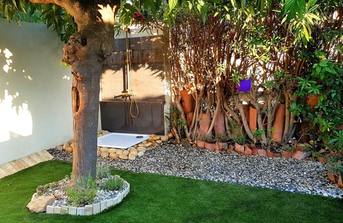 Les Bormettes House | Cozy T3 Home: 10 Min to Beach with Enclosed Garden