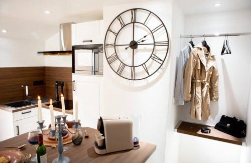 Tourlaville Apartment | Romantic Retreat at Nouveau - L'instant Passion Love Room