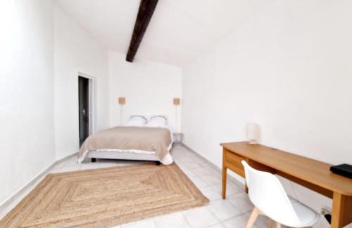 Gares Villa | Cozy 4-Star Retreat with Wifi, Netflix & Central Location