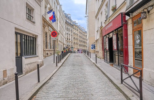 Saint-Victor Apartment | Modern Studio Retreat - Ideal for Families and Travelers