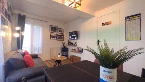 Venette Apartment | Vintage Mecanic Hotel: Pet-Friendly & Netflix Access
