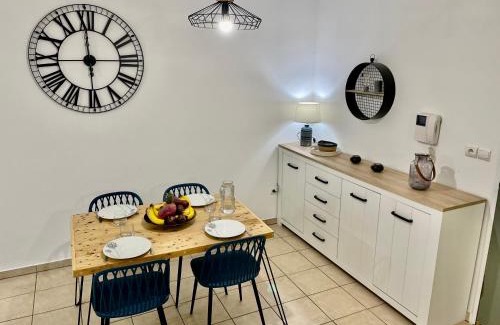 Saint-Denis Apartment | Relax at L'Oasis T3: Oceanfront Retreat with Hot Tub