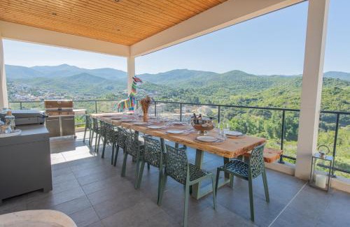 Molini Villa | Elegant Villa with Pool, Steps from Beautiful Beaches