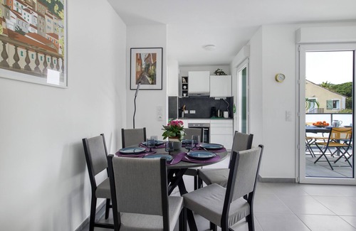 Le Lavandou Apartment | Seaside Retreat - Apartment Steps from the Beach