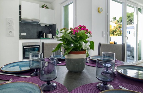 Le Lavandou Apartment | Seaside Retreat - Apartment Steps from the Beach