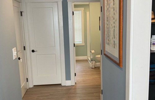 Seabrook House | Nov 1, 2022 - May 1, 2023 2 BD/ 2 BTH Cottage - sleeps - 2 min walk to Seabr