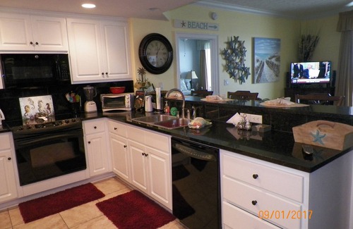 Lower Grand Lagoon Condo | Gulf Front Hotel with Free Beach Chairs & 150 Five-Star Reviews