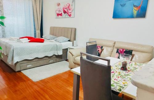 Zagreb Apartment | Explore Nova Galerija West App Mary: Rated 9.3, Pet Friendly