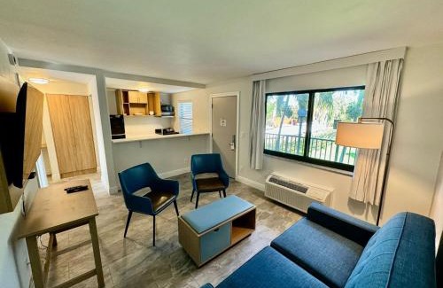 Hypoluxo Hotel | Nova Inn Resort: Family-Friendly Getaway with Private Pool