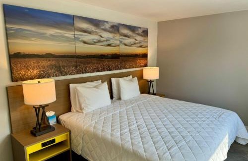Hypoluxo Hotel | Nova Inn Resort: Family-Friendly Getaway with Private Pool
