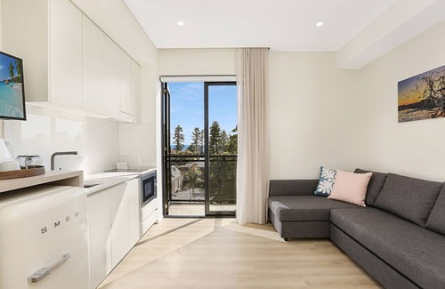 Kiama Hotel | Inviting Nova Kiama: Family-Friendly Stay with Pool & Breakfast