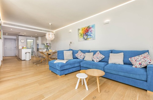 Fuengirola Apartment | Experience Nova: Pool, Ocean View & Relaxing Jacuzzi