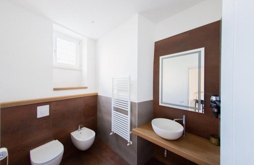 Murat Town Bed & Breakfast | Experience Novecento: 4-Star Comfort with Hot Tub Access
