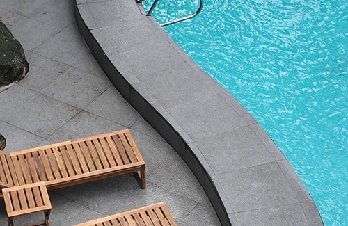 Canlubang Bed & Breakfast | Novella Tagaytay Deluxe King 103 Pool View