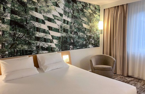 Merignac Hotel | Relax at Novotel Bordeaux Mérignac with Spa & Pool Access