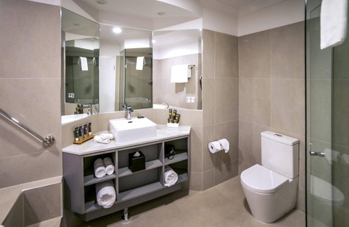 Cairns Central Business District Hotel | Relax at Novotel Cairns Oasis Resort with Pool & Spa