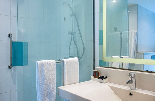 Gezira Hotel | Discover Novotel Cairo El Borg: Poolside Relaxation Awaits