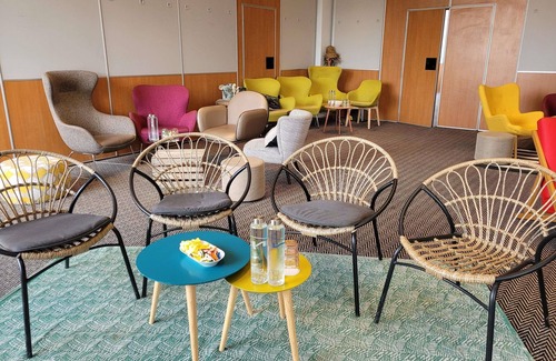 Courcouronnes Hotel | Relax at Novotel Evry Courcouronnes with Pool and Spa
