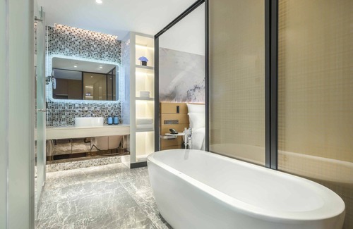 Huadu Hotel | Guest Rated: 9.2 - Novotel Guangzhou Baiyun Airport Stay