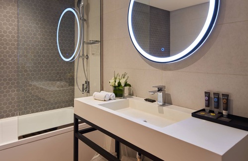 Jumeirah Village Triangle Hotel | Convenient Stay at Novotel Jumeirah Village Triangle