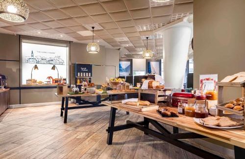 Yves Farge - Le Fleuve Hotel | Discover Novotel Lyon Gerland near Musée des Confluences