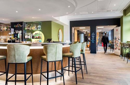 Yves Farge - Le Fleuve Hotel | Discover Novotel Lyon Gerland near Musée des Confluences
